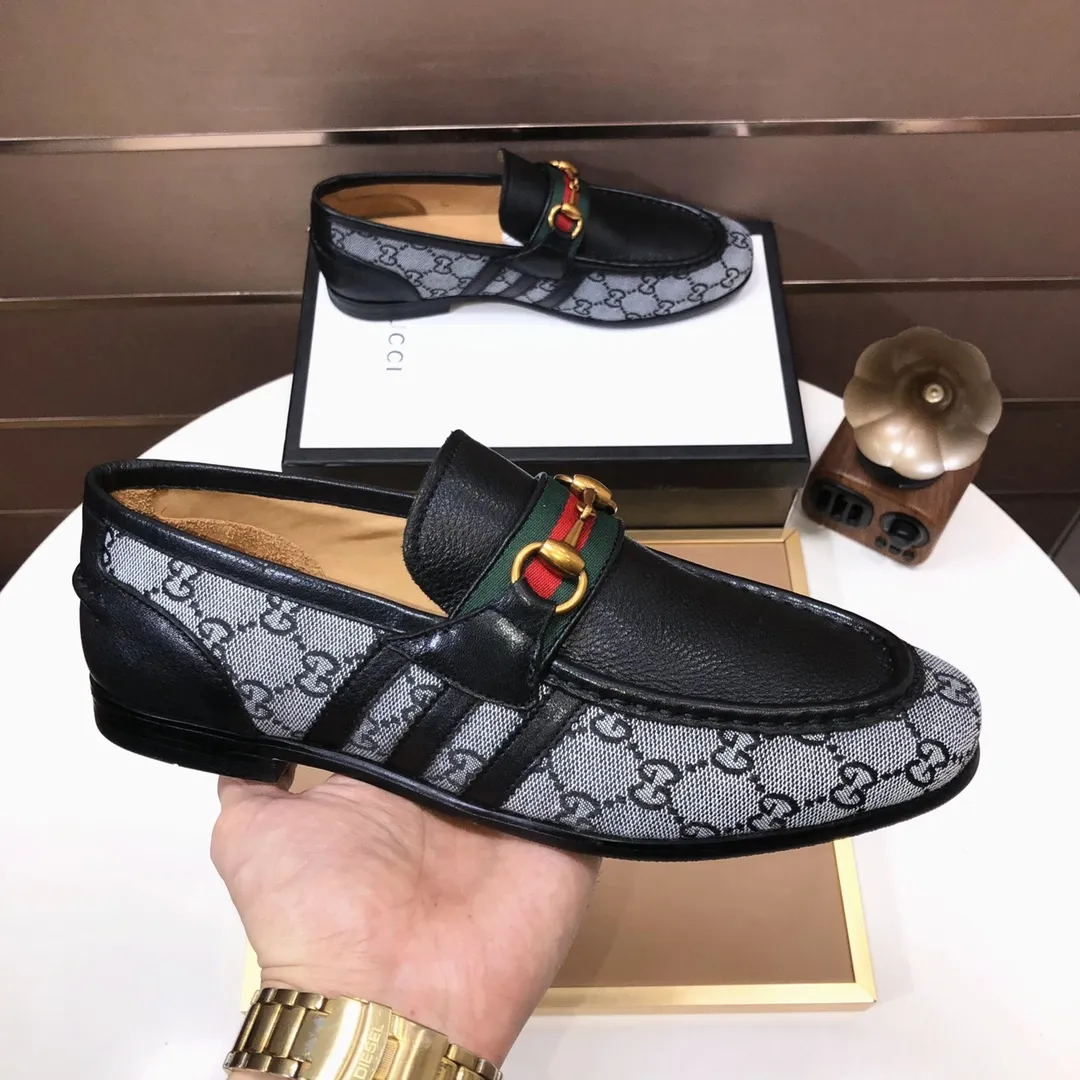 Men's shoes 💰600💰 Brand: GUCCI (Gucci) Standard size: Men's size 38/44 (45 can be customized) Grade: Same as the official website Original quality Material: Original cowhide Water-dyed cowhide lining Original rubber outsole Style category: Men's fashionable casual leather shoes Distinguished big-name luxury elements Top luxury Color: Actual picture